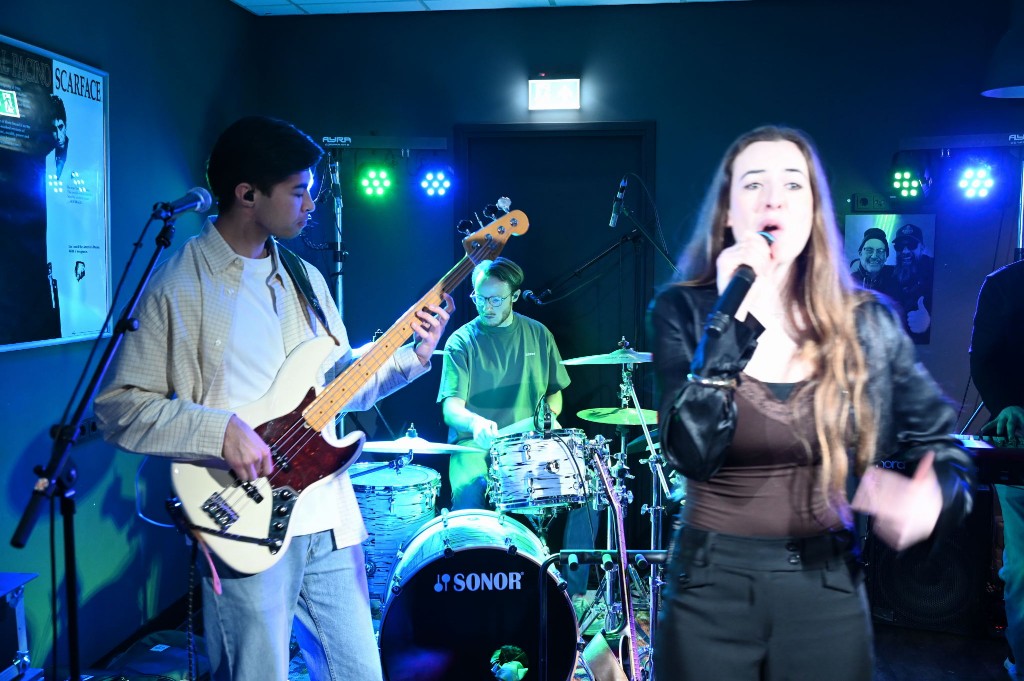 ../Images/10 jaar Ro's Barbershop 041.jpg